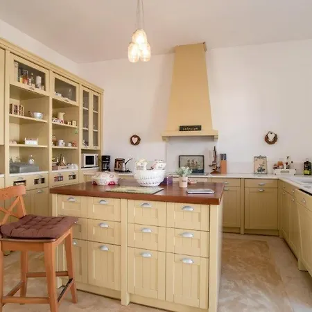 Piperi On The Rocks Naousa (Paros)