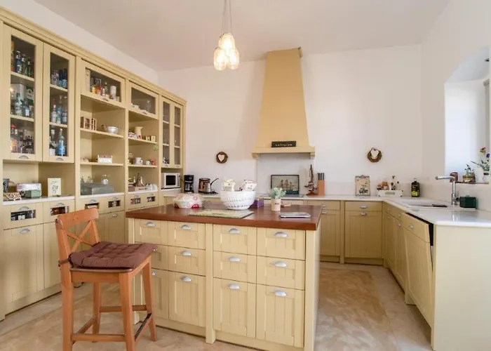 Piperi On The Rocks Náoussa