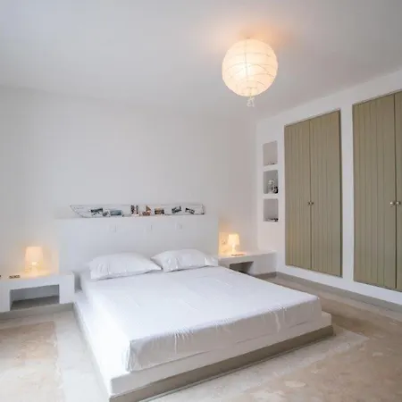 Piperi On The Rocks Naoussa