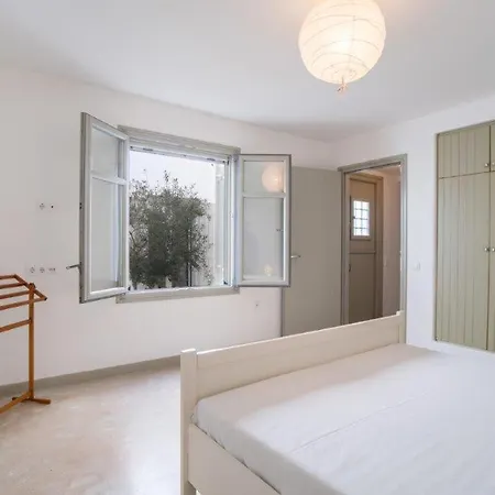 Piperi On The Rocks Naoussa