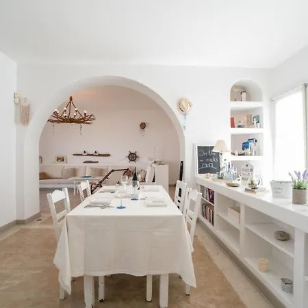Piperi On The Rocks * Naousa (Paros)