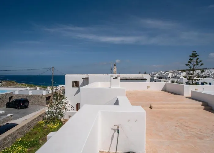 Vila Piperi On The Rocks