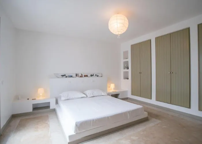 Piperi On The Rocks Nausa