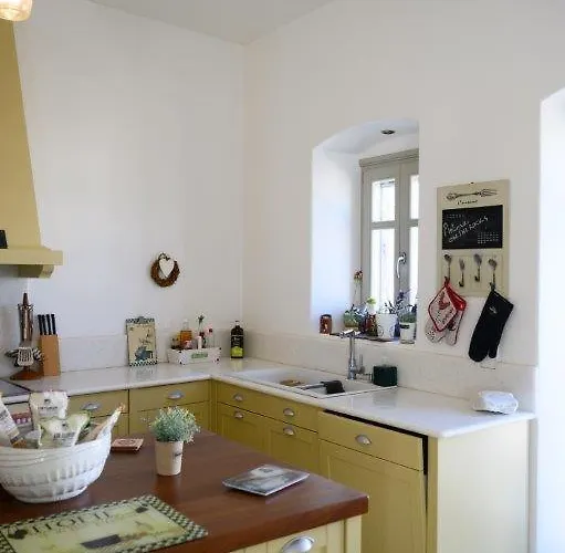 Piperi On The Rocks Vila Nausa