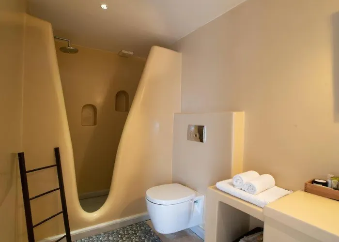 Piperi On The Rocks * Naousa (Paros)