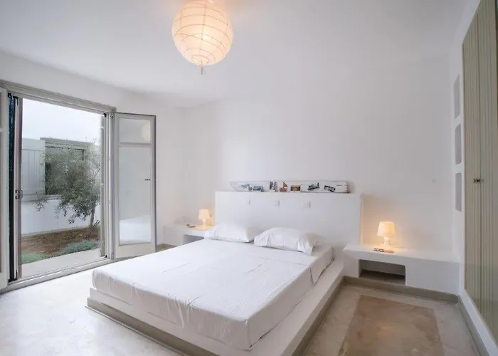 Vila Piperi On The Rocks