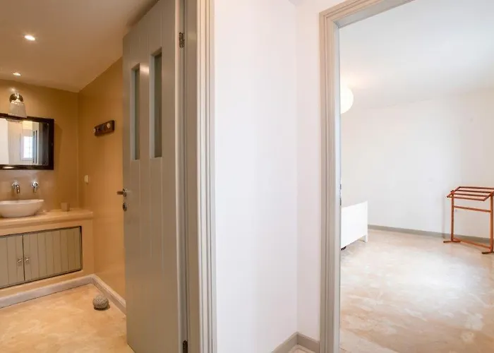 Piperi On The Rocks Vila *